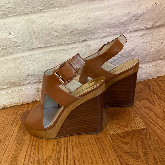 Light brown/camel open toe wedge heels - Picture 4 of 6